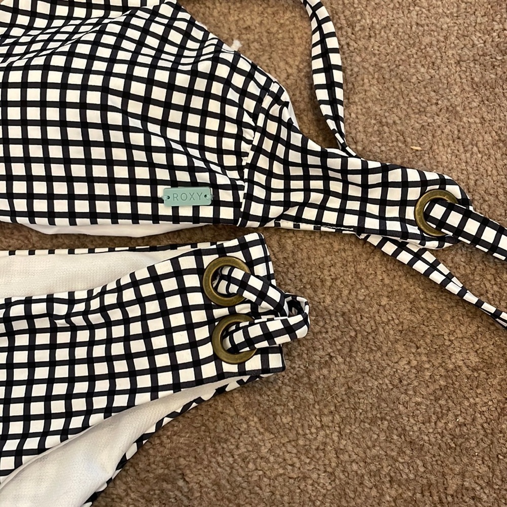 Never worn roxy swimsuit